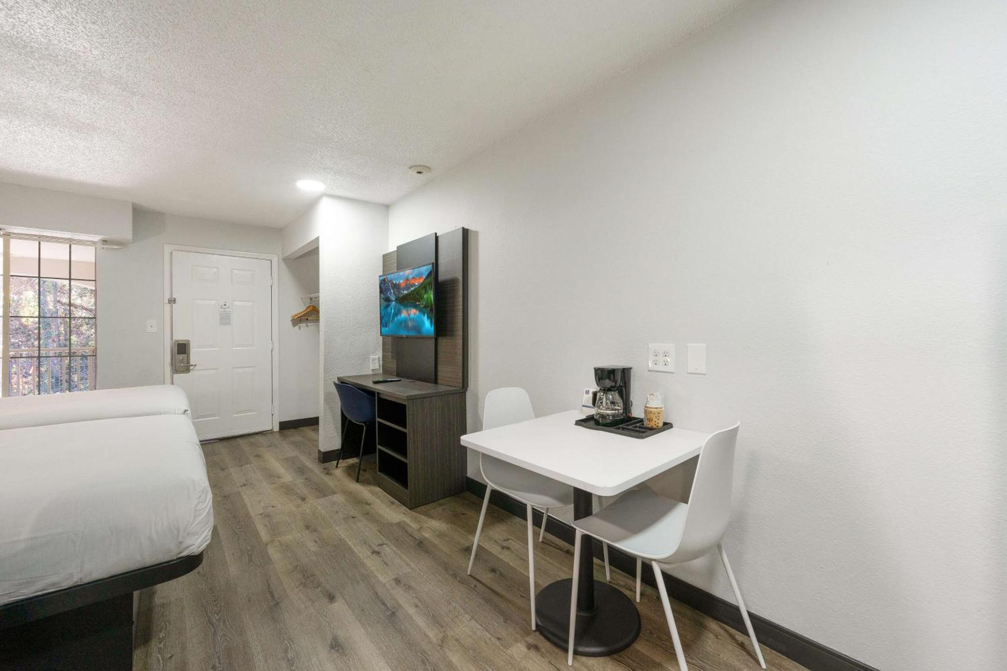 Hotel 6-tucker, Ga - Atlanta Northlake Tucker